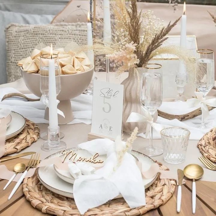 Pomysły na wyjątkową dekorację stołu na bierzmowanie