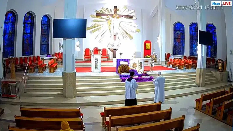 Msza święta online a tradycyjna